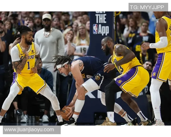 开拓者与湖人激战正酣手机在线直播精彩瞬间全程回顾与分析